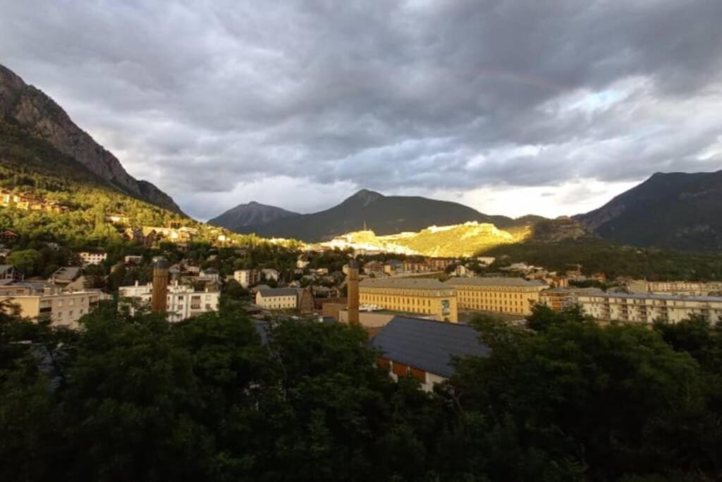 Appartement De Charme Le 1707 Au Coeur De La Cite Vauban บรีอองซง ภายนอก รูปภาพ
